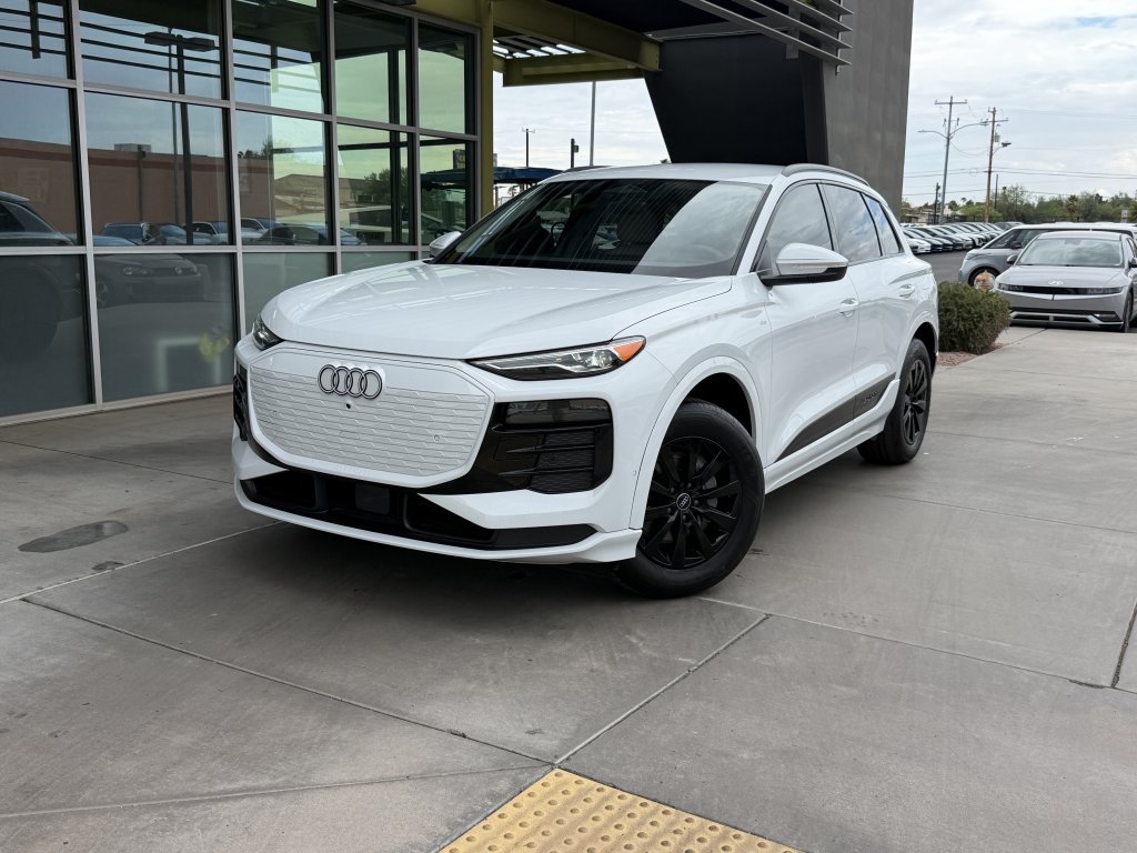 Used 2025 Audi Q6 e-tron Premium RWD image 2
