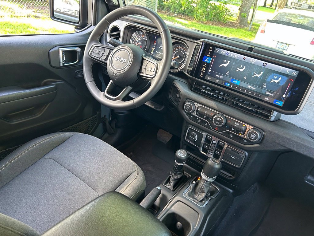 Certified 2025 Jeep Gladiator Sport AWD/4WD image 10