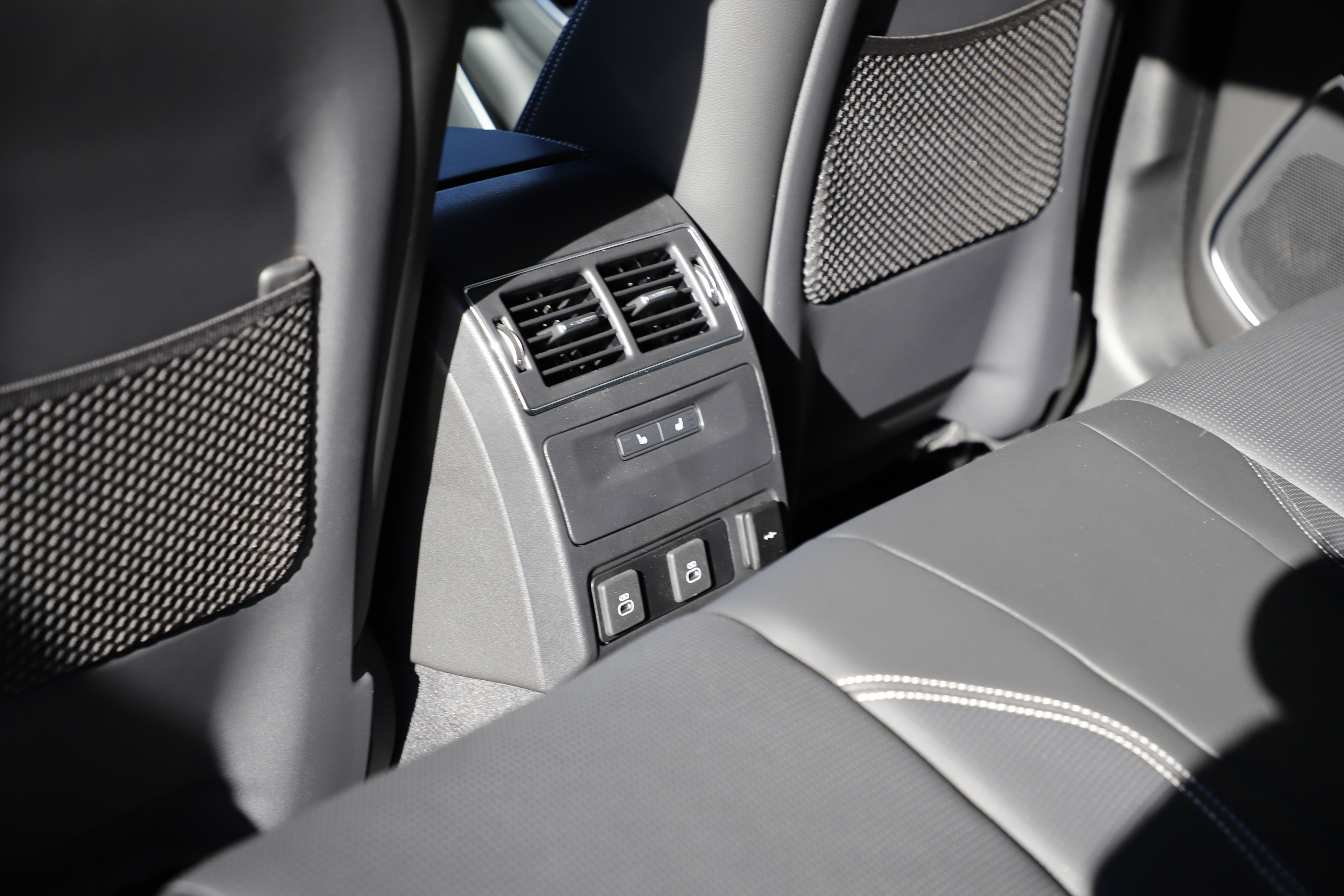 New 2024 Jaguar XF R-Dynamic SE image 15