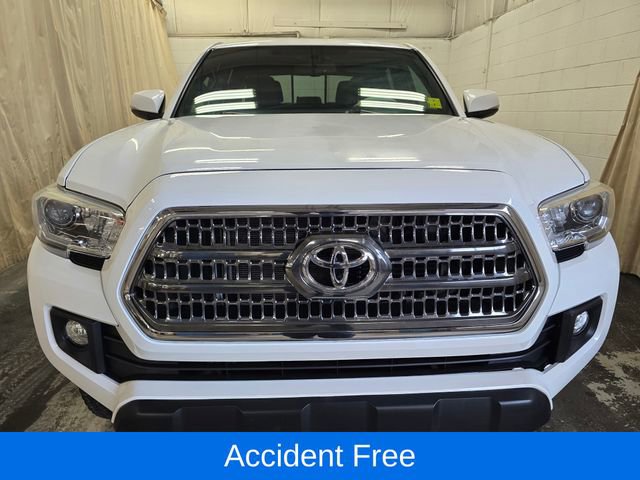 Used 2017 Toyota Tacoma TRD Off-Road w/ Premium & Technology Package image 3