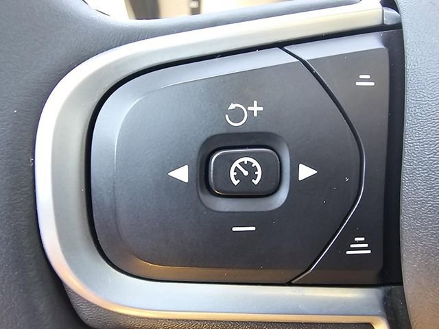 Used 2022 Volvo S60 B5 Momentum w/ Premium Package image 30