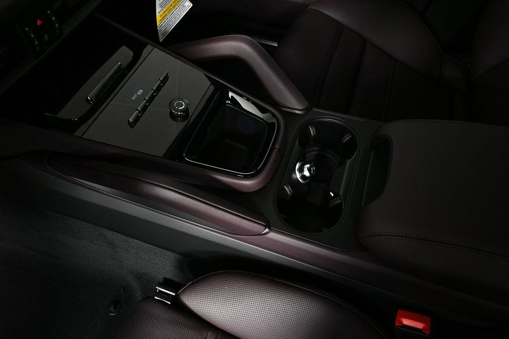 Certified 2026 Porsche Cayenne AWD/4WD image 18
