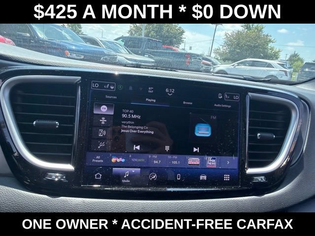 Used 2025 Chrysler Pacifica Select FWD image 23