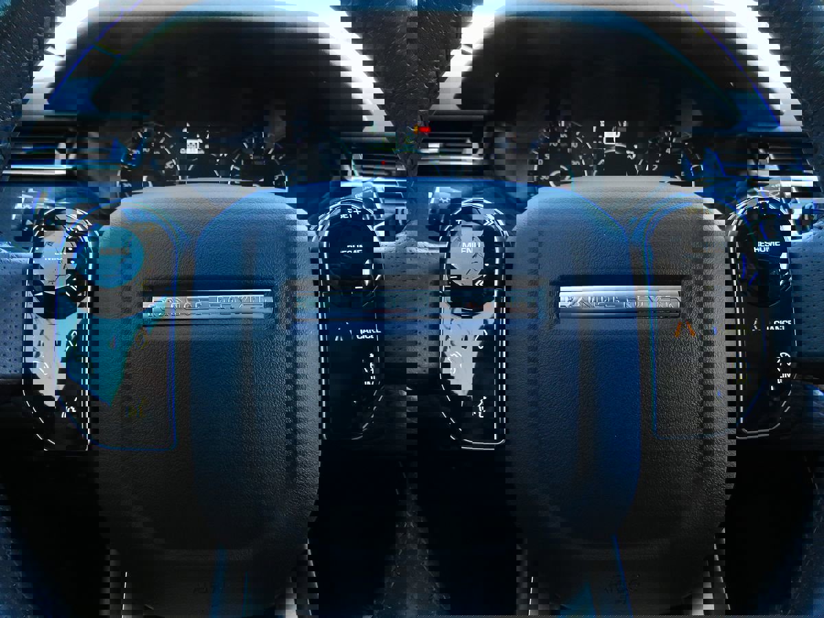 Used 2019 Land Rover Range Rover Velar S image 24