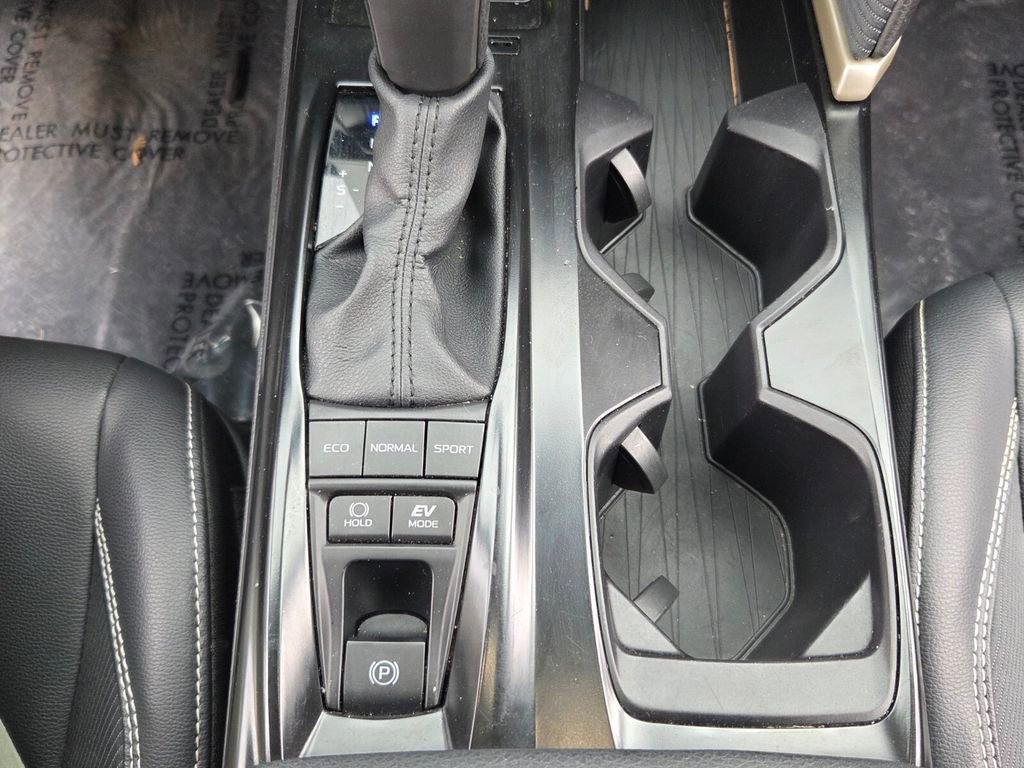 Used 2025 Toyota Camry SE image 18