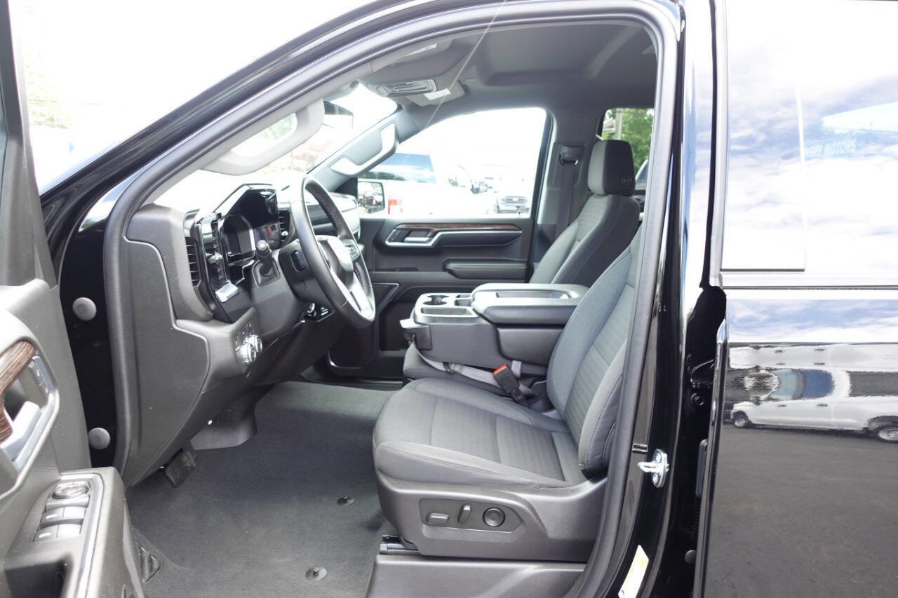 Used 2023 GMC Sierra 1500 Elevation w/ LPO, Elevation Black Package AWD/4WD image 18