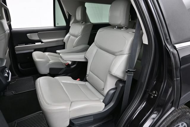 Used 2025 Ford Expedition Active AWD/4WD image 28