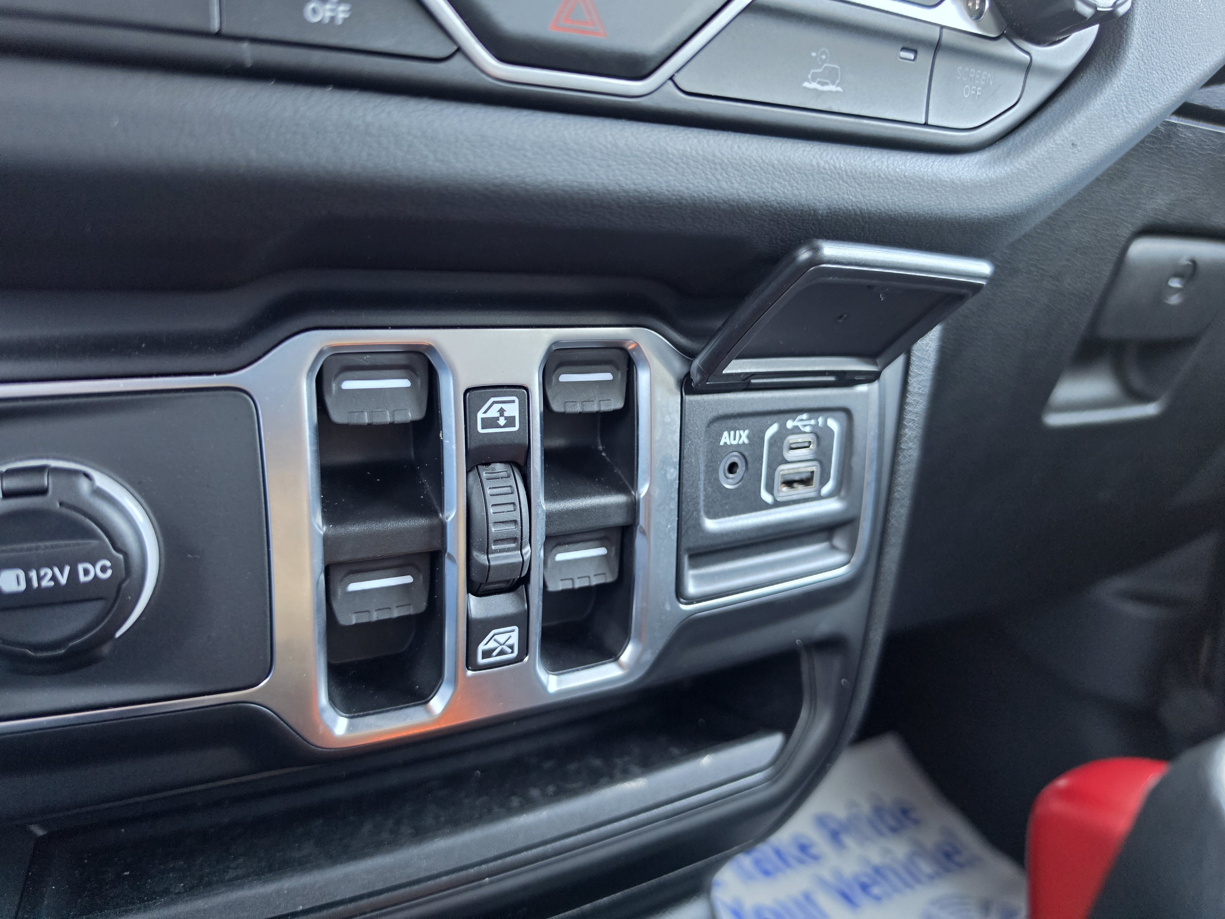 Used 2026 Jeep Wrangler Unlimited Sahara AWD/4WD image 35