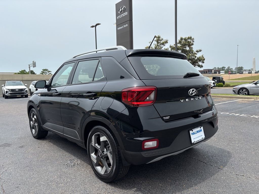 Certified 2023 Hyundai Venue SEL FWD image 8