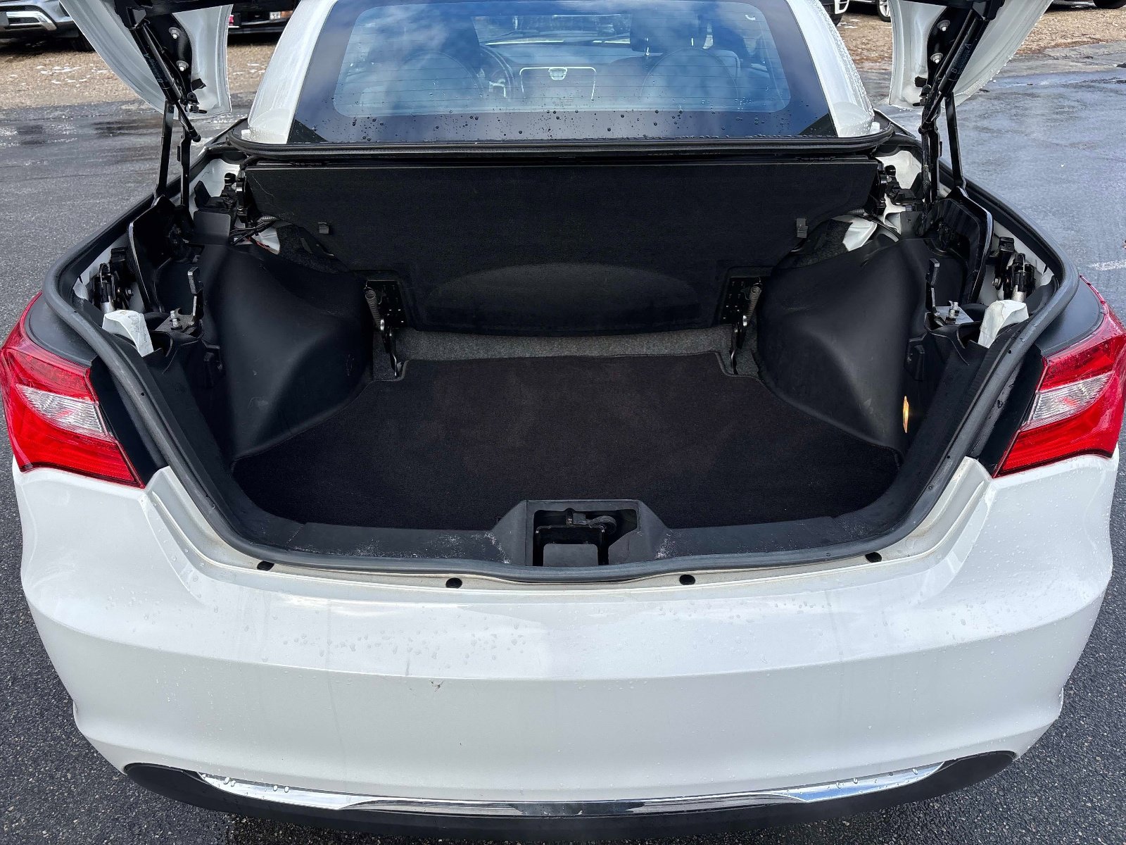 Used 2011 Chrysler 200 Limited image 12