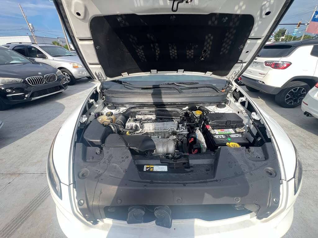 Used 2016 Jeep Cherokee Latitude w/ Cold Weather Group FWD image 19