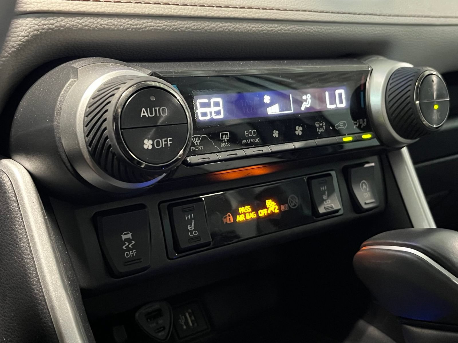 Used 2025 Toyota RAV4 XLE Premium w/ Weather Package AWD/4WD image 25