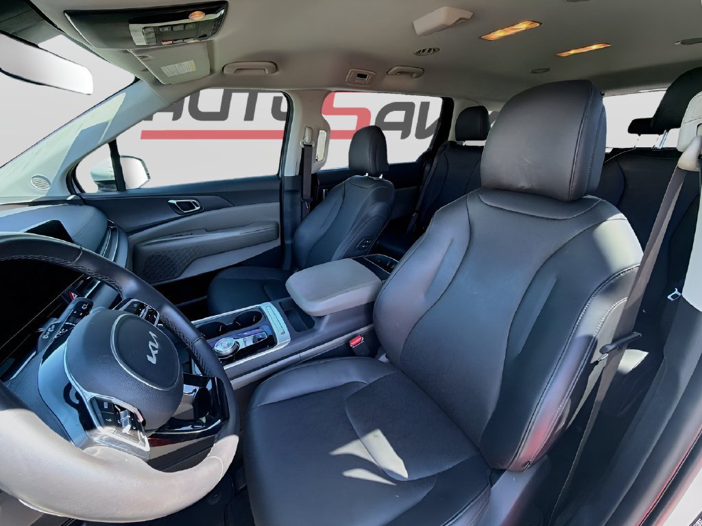 Used 2025 Kia Carnival EX FWD image 21