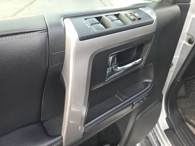 Used 2023 Toyota 4Runner Limited AWD/4WD image 9