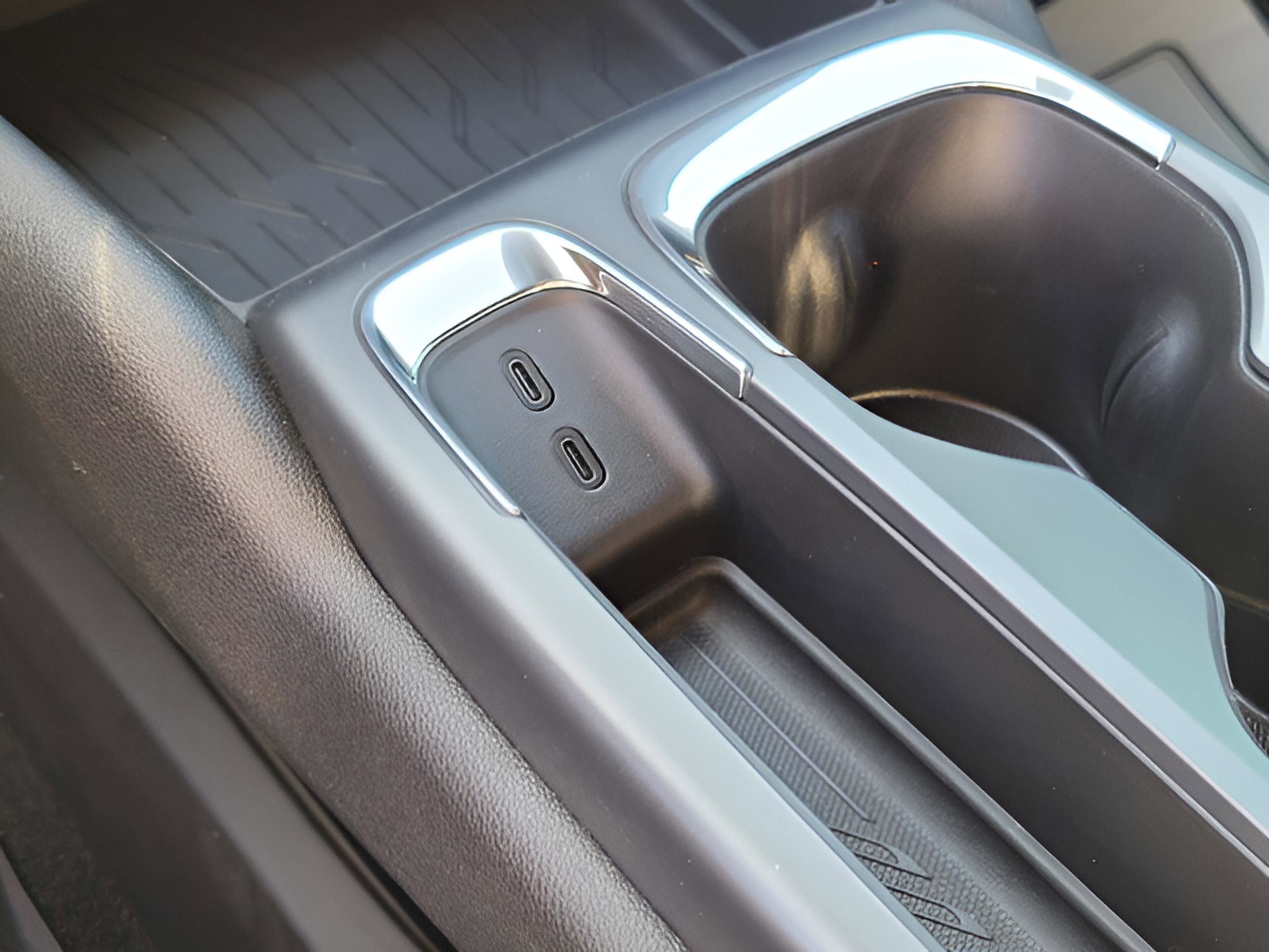 New 2026 Chevrolet Equinox EV LT w/ Midnight Package image 9