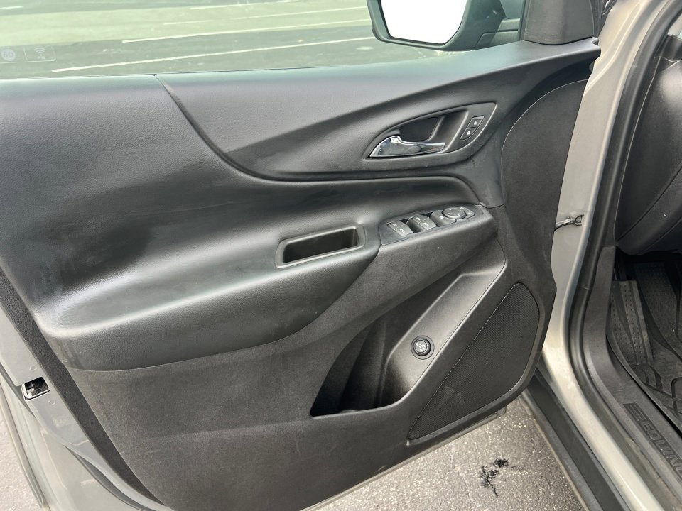 Used 2018 Chevrolet Equinox LT image 36