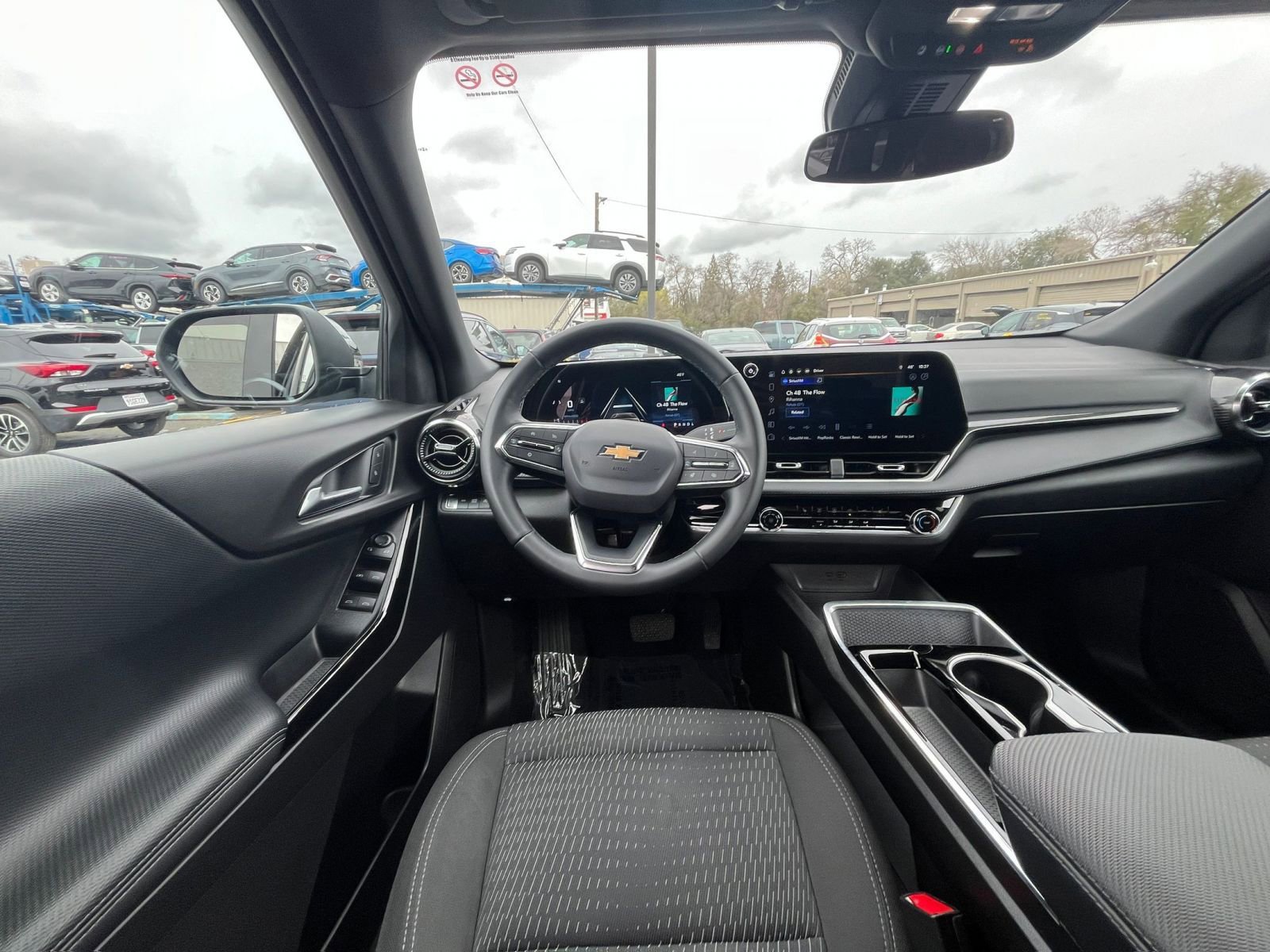 Used 2025 Chevrolet Equinox LT image 35