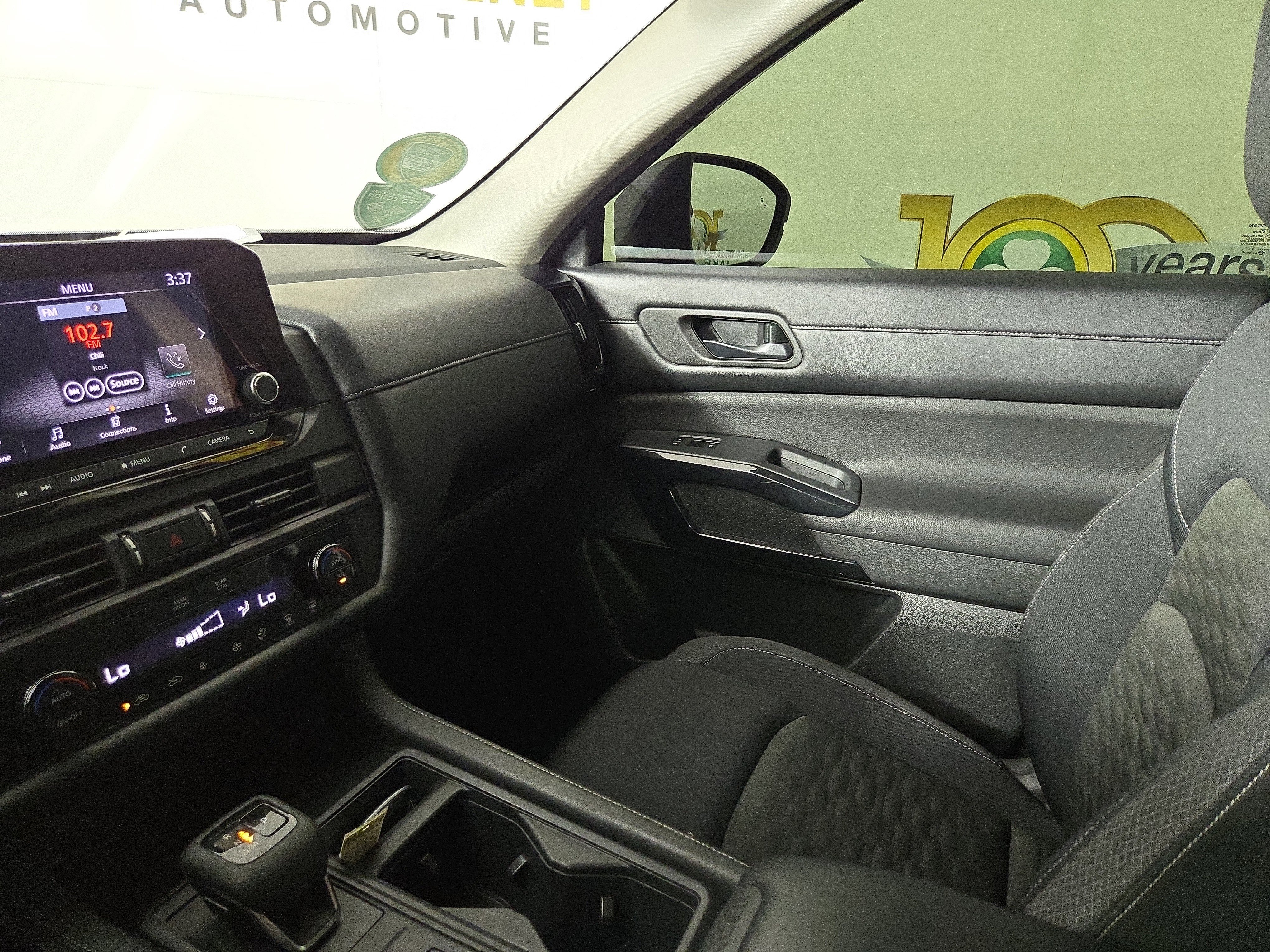 Used 2024 Nissan Pathfinder S image 23