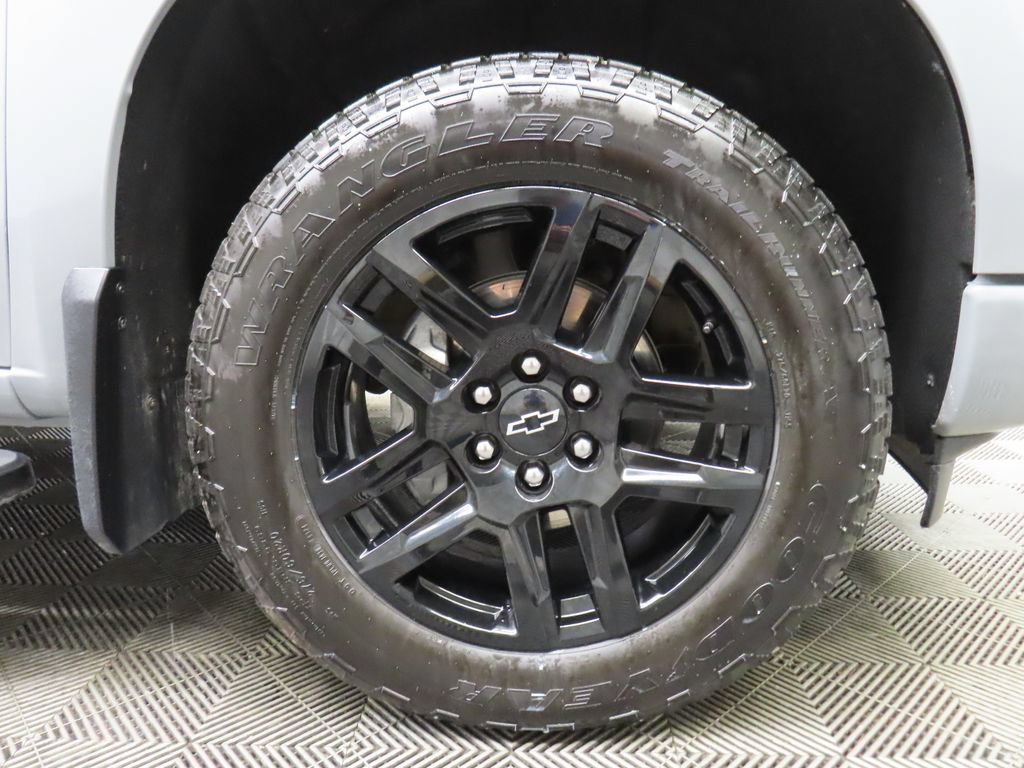 Used 2025 Chevrolet Silverado 1500 RST AWD/4WD image 13