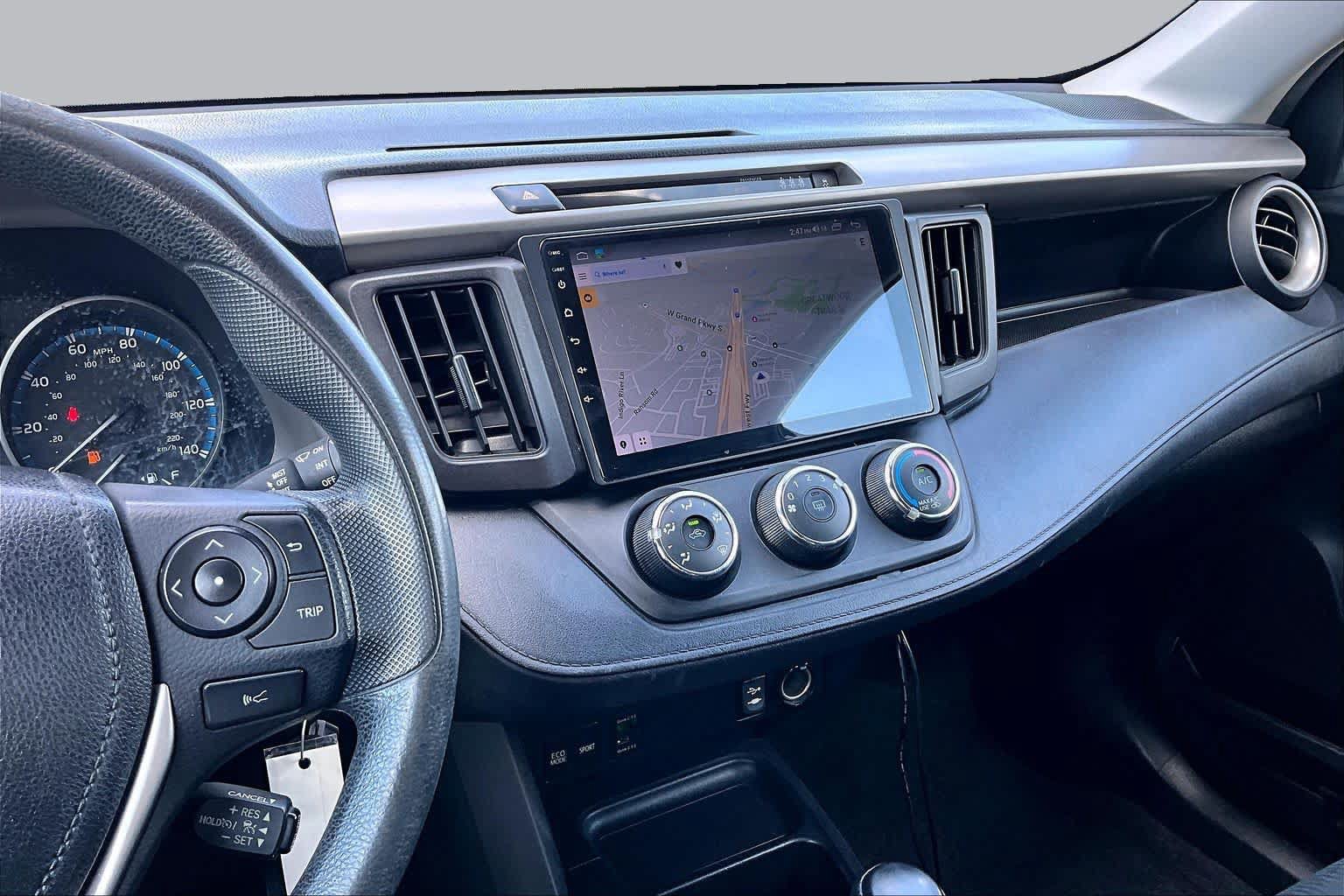 Used 2017 Toyota RAV4 LE FWD image 7