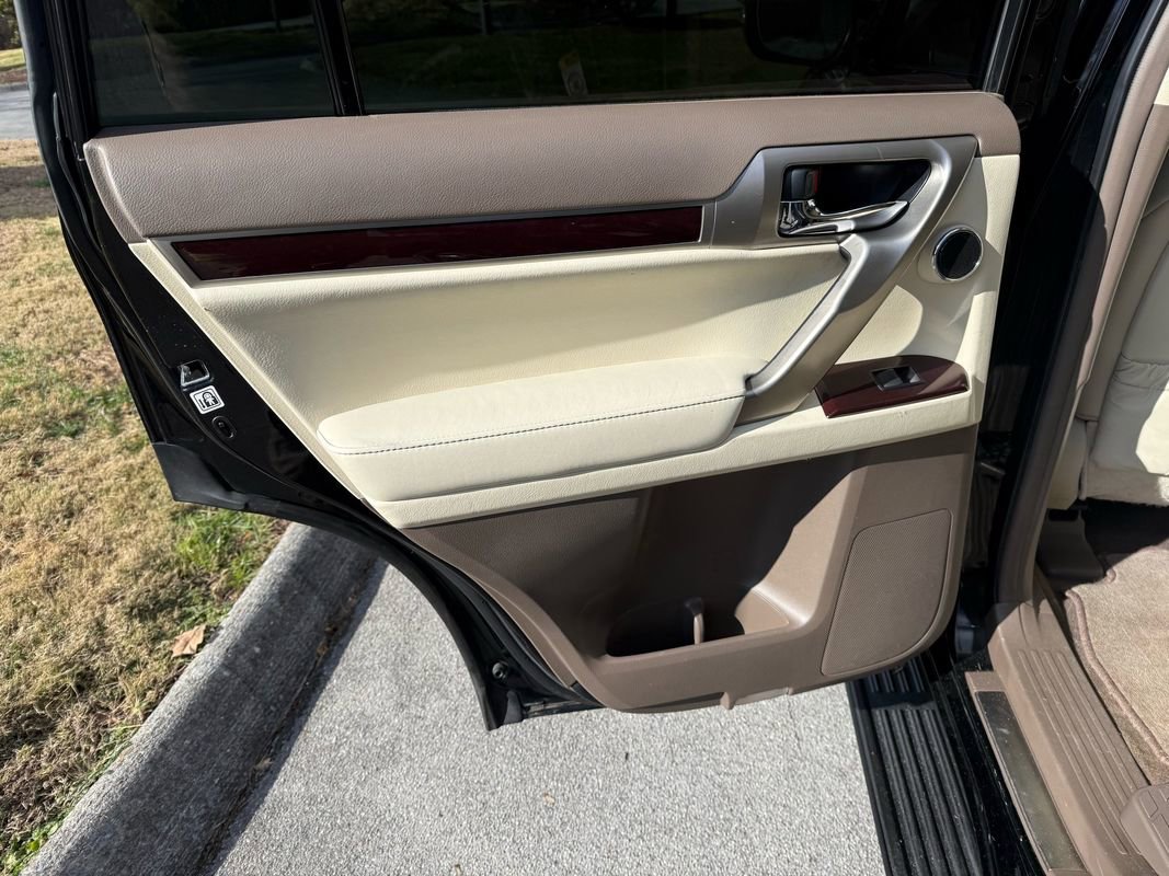 Used 2017 Lexus GX 460 Luxury image 28