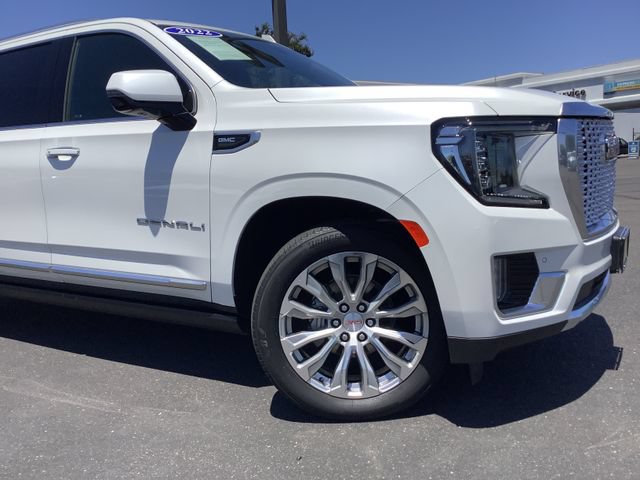 Used 2022 GMC Yukon XL Denali AWD/4WD image 2