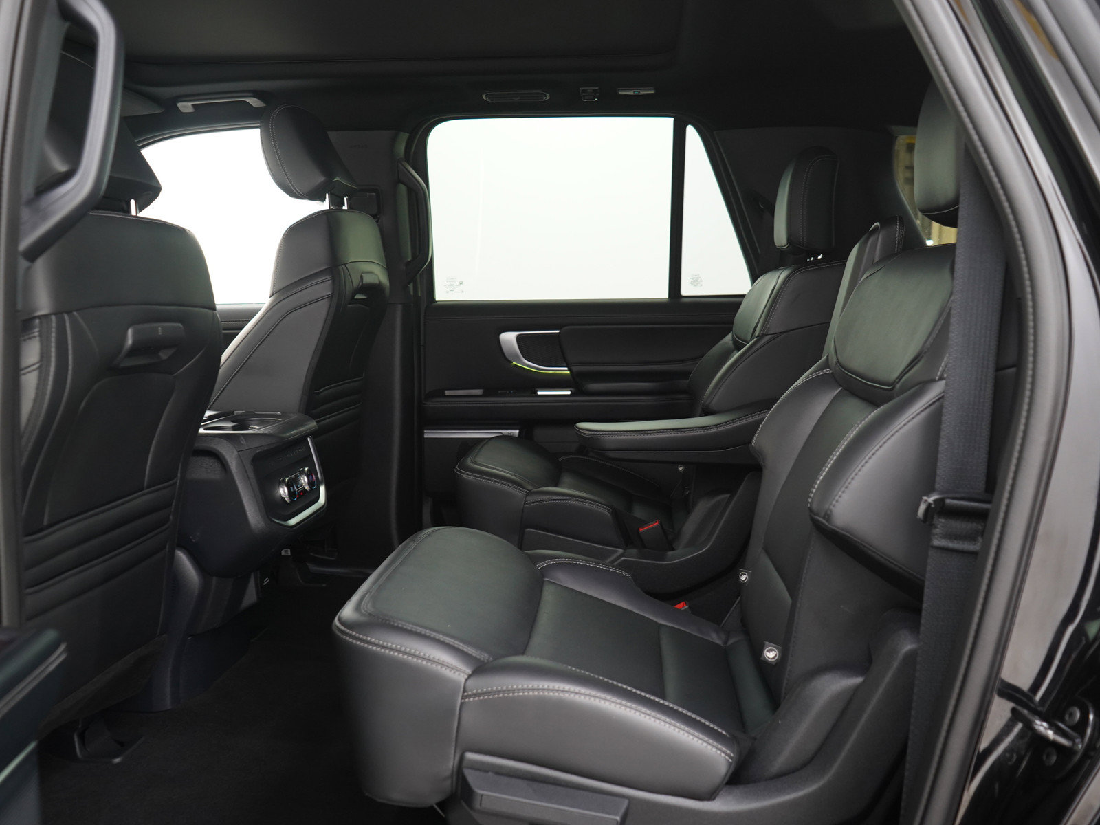 Used 2025 Ford Expedition Max Platinum w/ Stealth Appearance Package AWD/4WD image 19