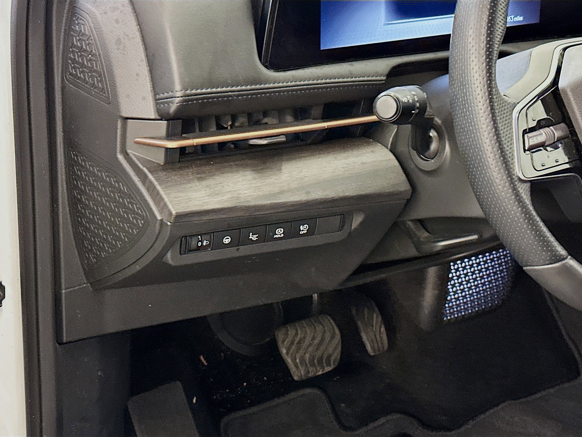 Used 2024 Nissan Ariya AWD image 17