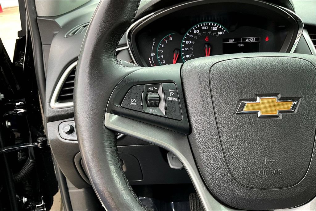 Used 2022 Chevrolet Trax LT w/ LT Convenience Package AWD/4WD image 12