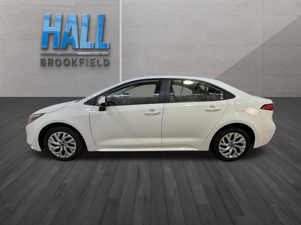 Used 2024 Toyota Corolla LE FWD image 2