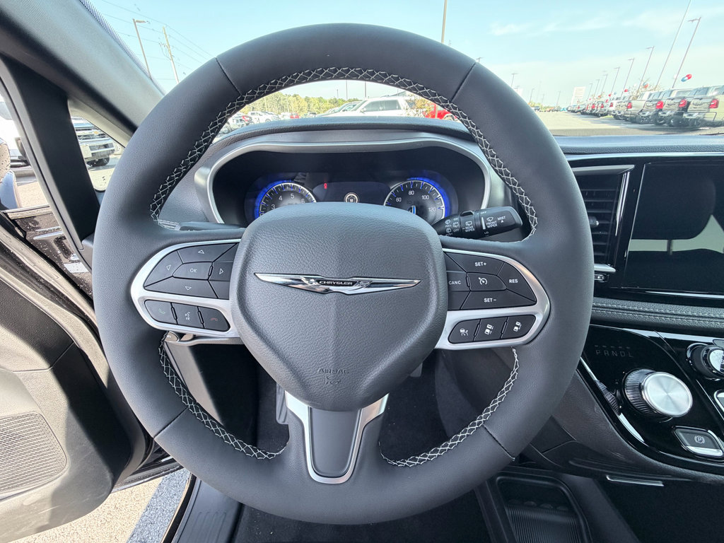 New 2026 Chrysler Pacifica Select image 14