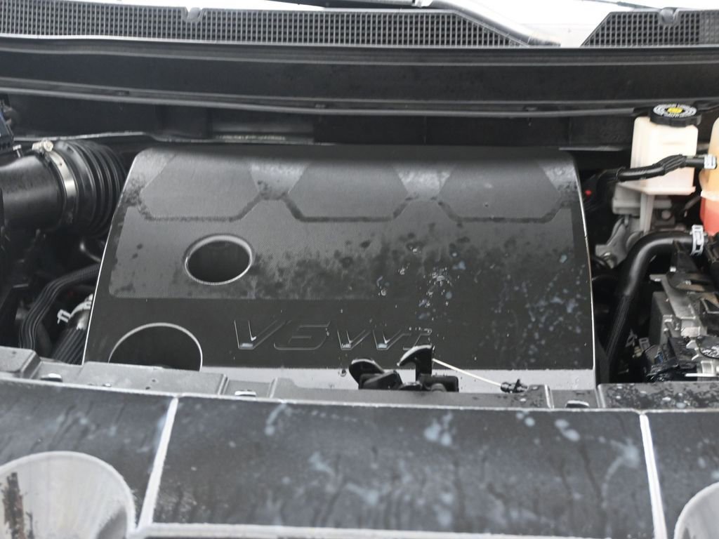 Used 2023 Chevrolet Traverse LT image 16