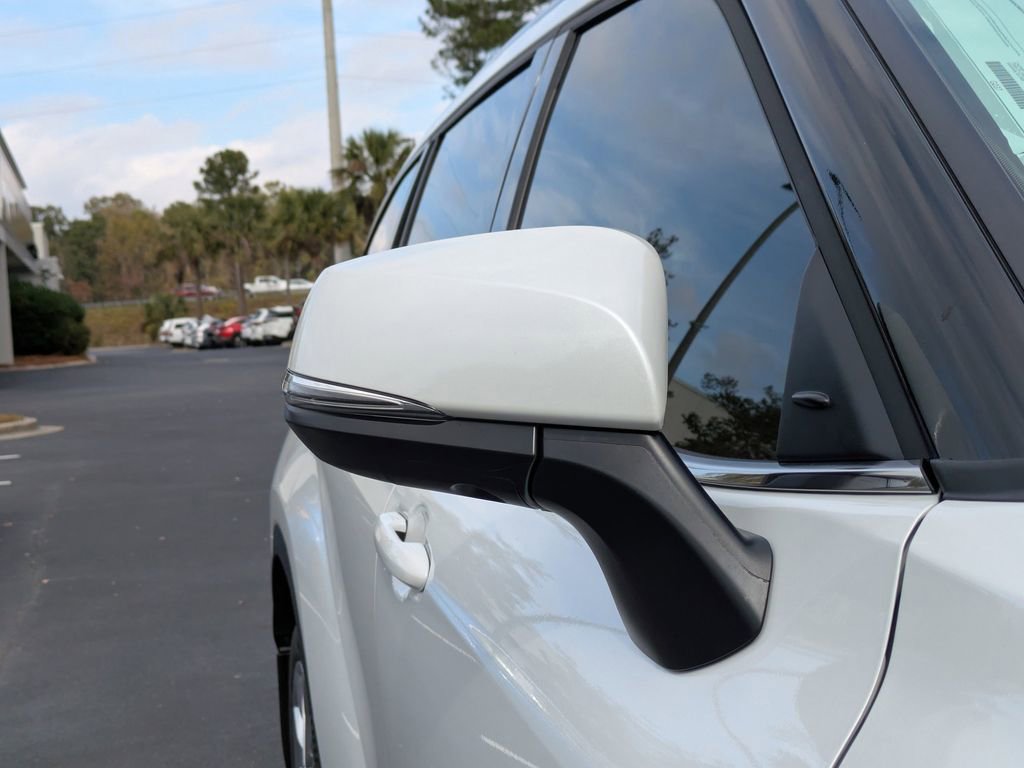 New 2026 Toyota Highlander Limited image 11