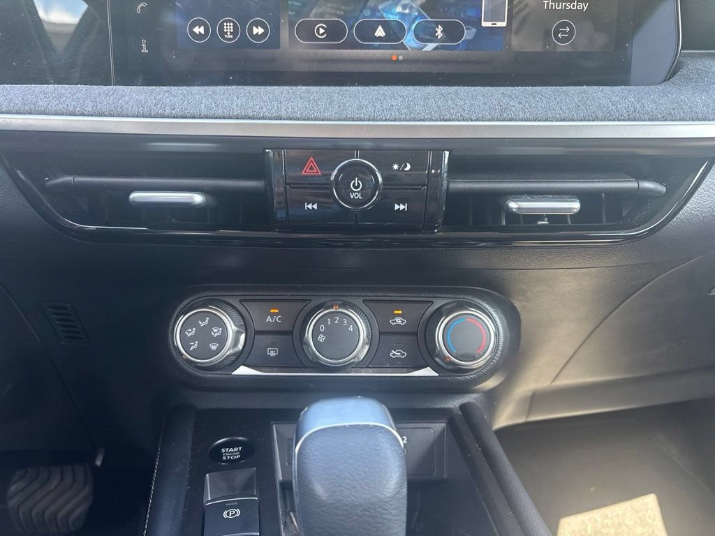 Used 2025 Nissan Kicks SV AWD/4WD image 15