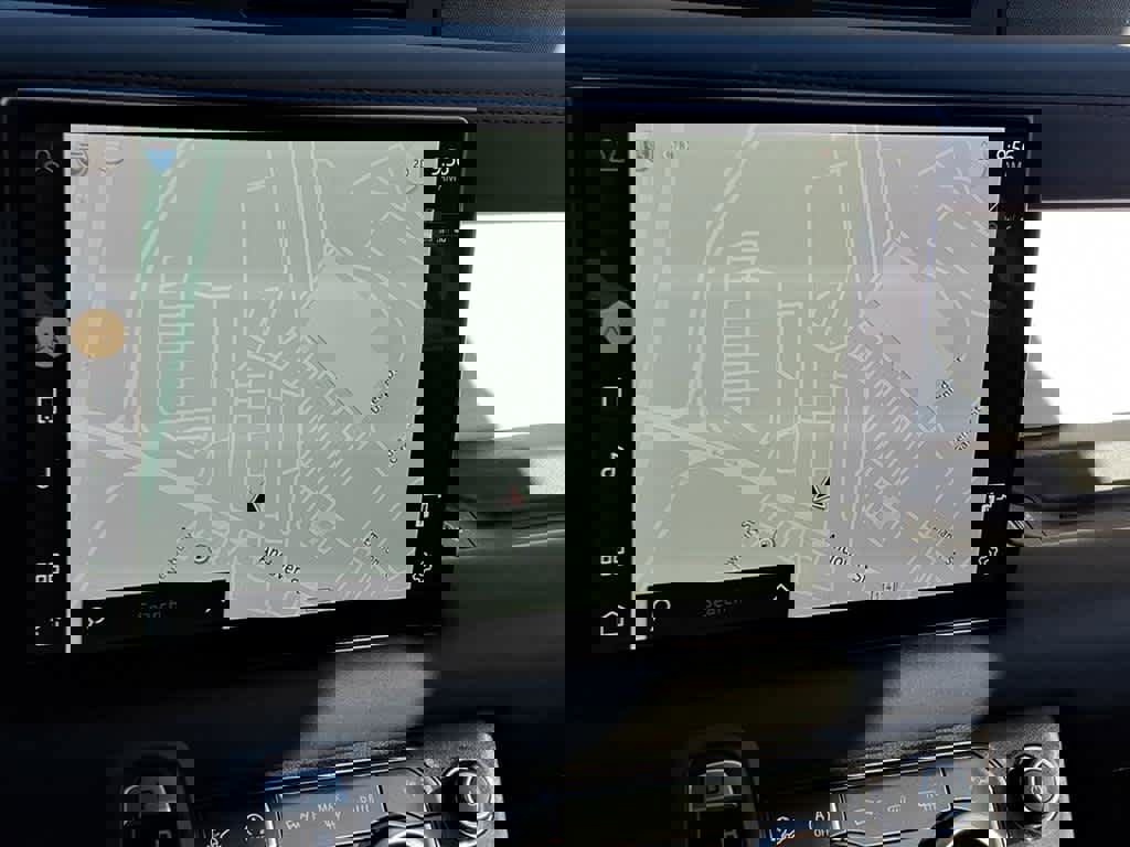 Used 2025 Land Rover Defender 110 S image 20