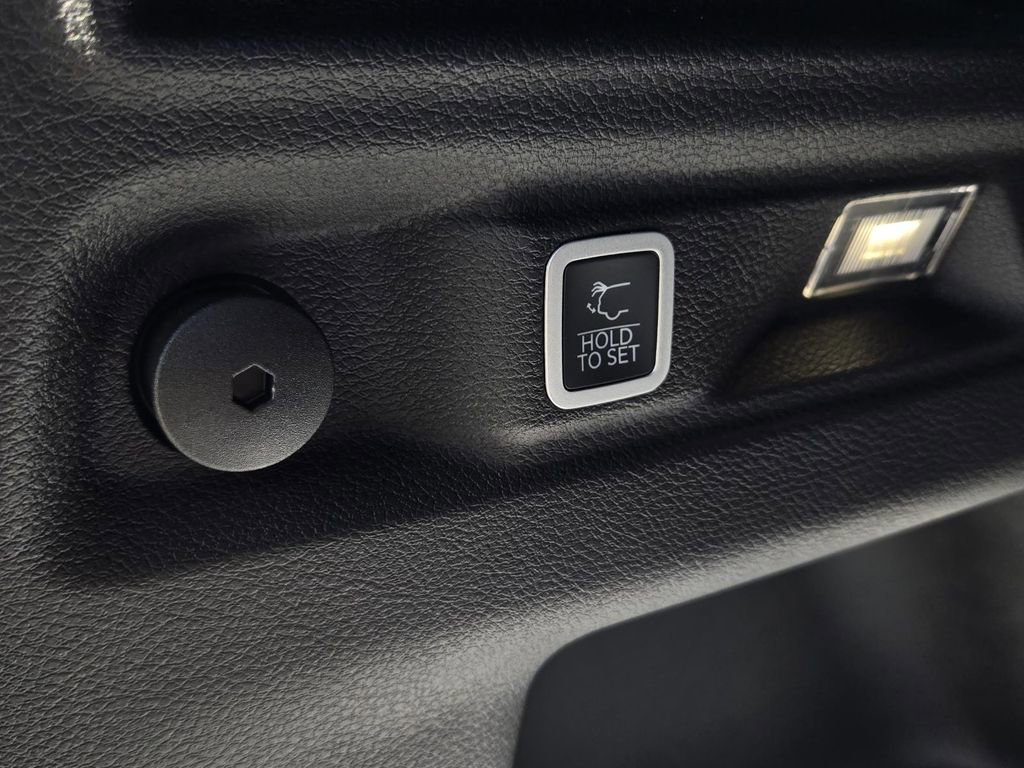 New 2025 Jeep Grand Cherokee L Laredo w/ Luxury Tech Group I image 11