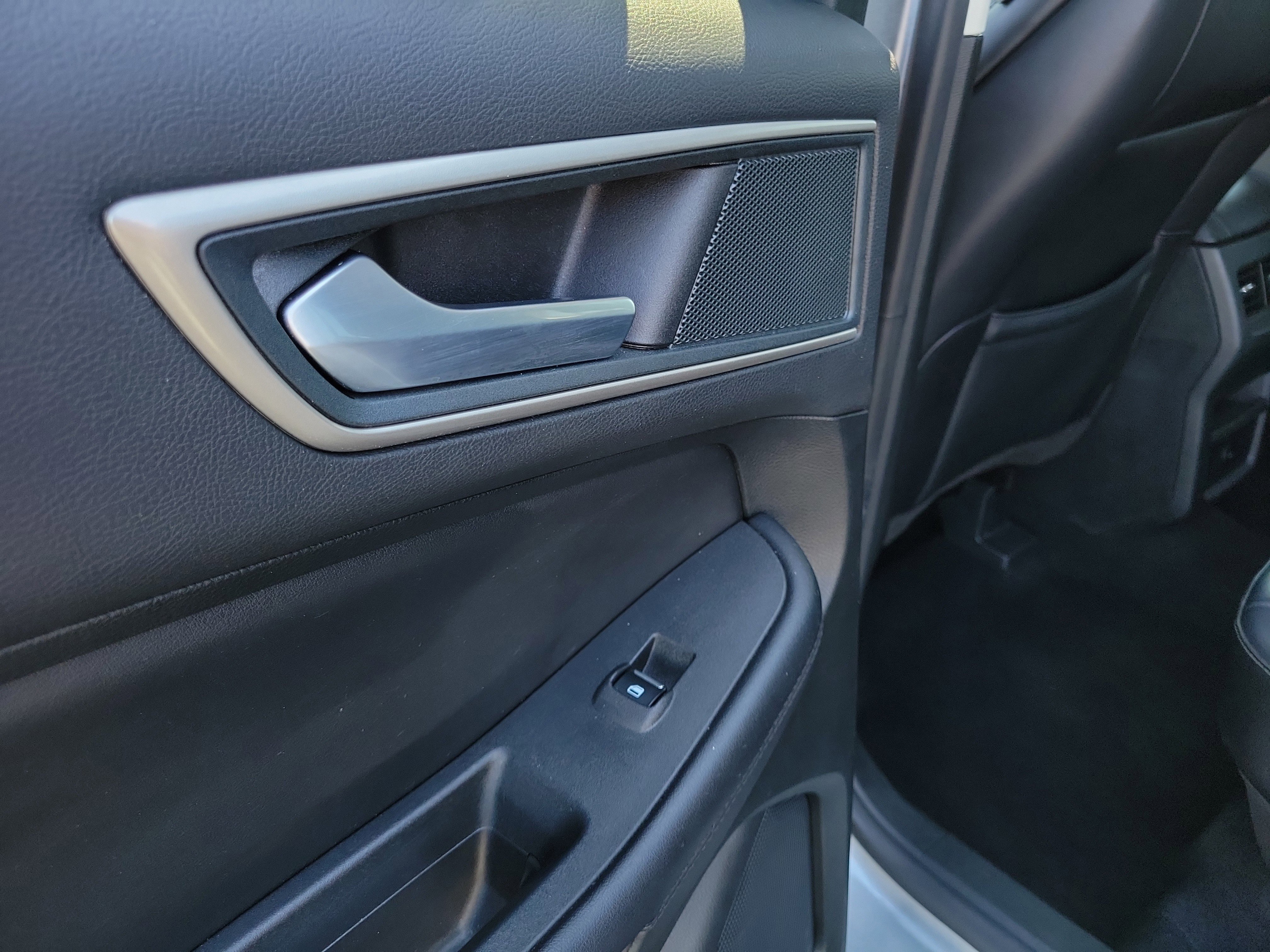 Used 2024 Ford Edge SEL image 13