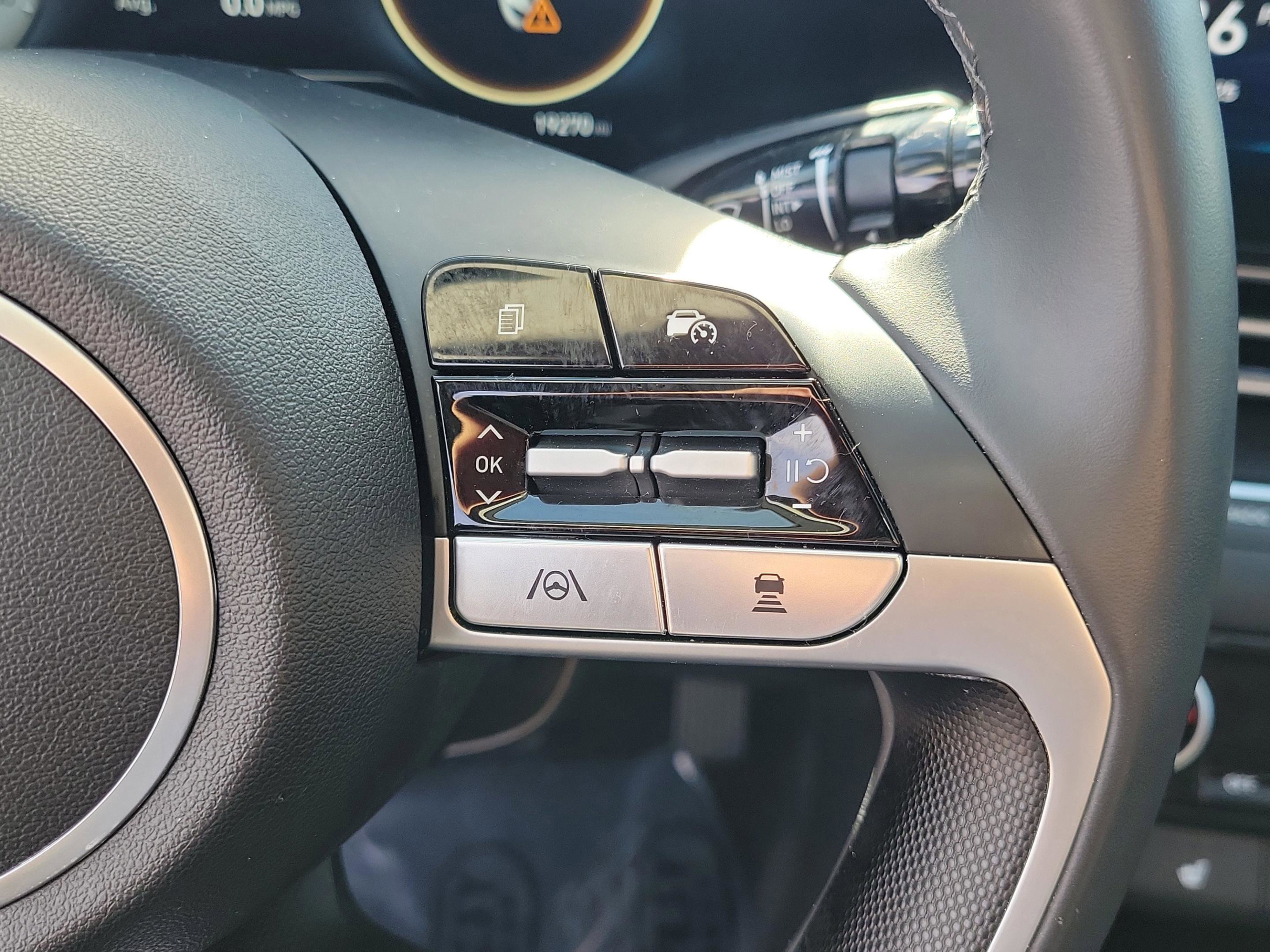 Certified 2024 Hyundai Elantra Limited image 18