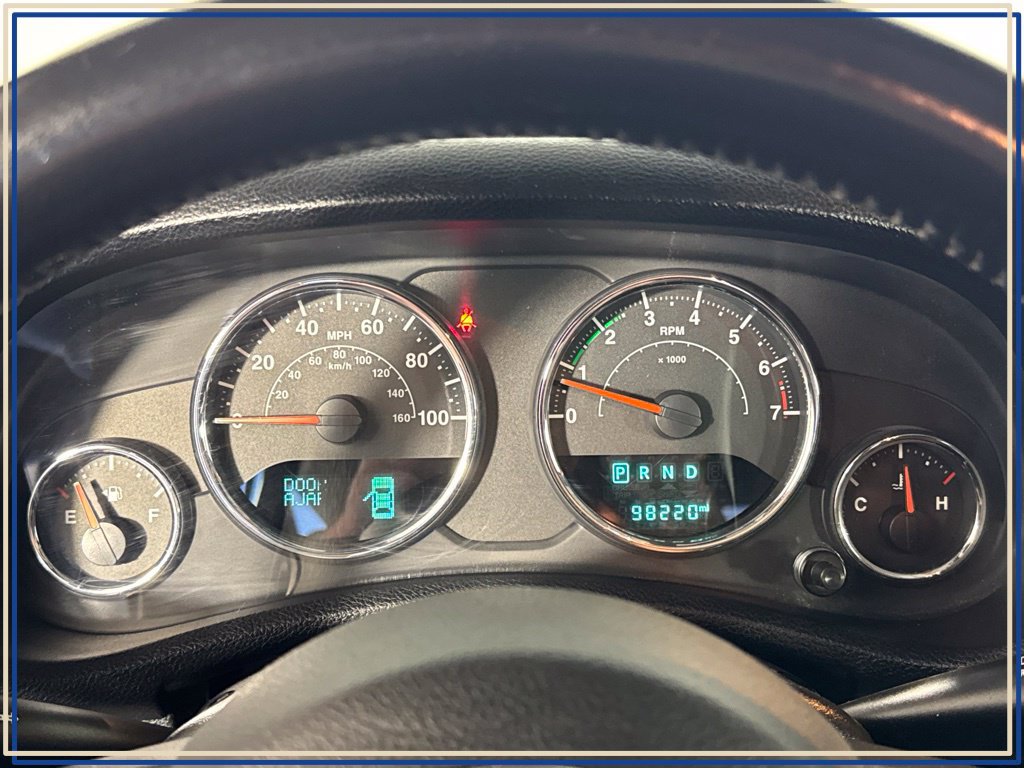 Used 2018 Jeep Wrangler Unlimited Sahara w/ Connectivity Group AWD/4WD image 37