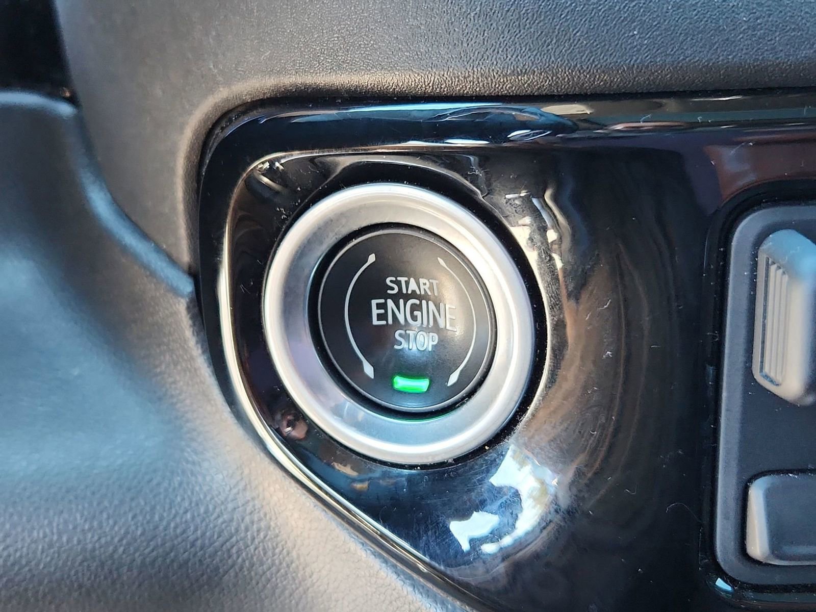 Used 2022 Chevrolet Silverado 1500 LTZ image 32