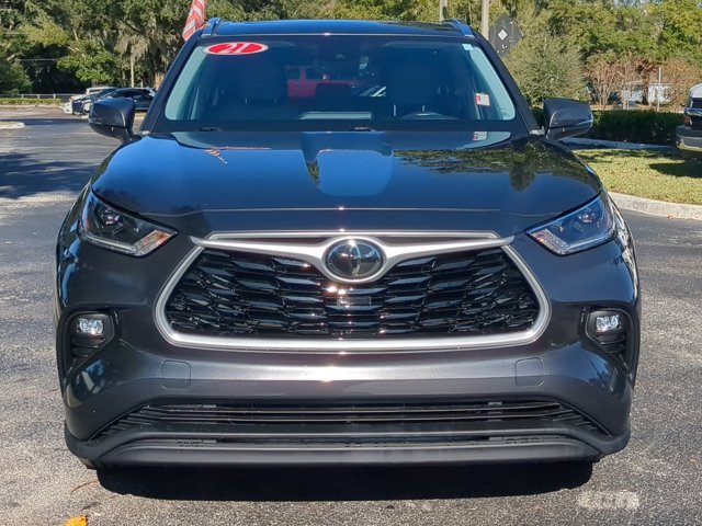 Used 2021 Toyota Highlander XLE image 9