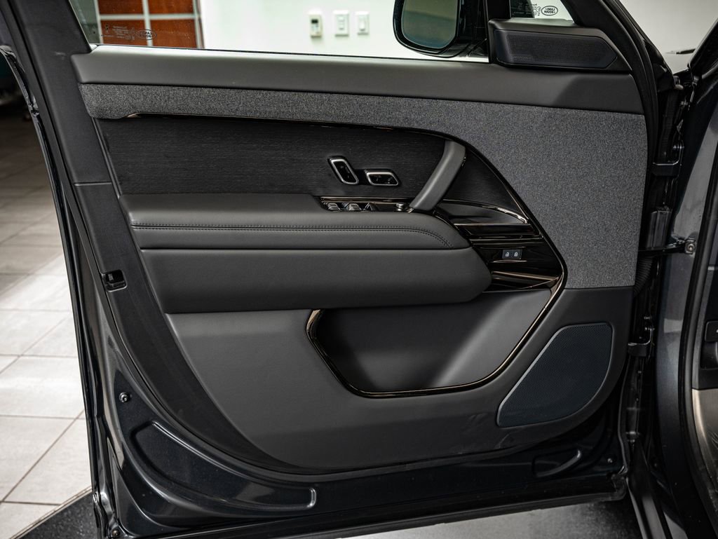 Used 2024 Land Rover Range Rover Sport Dynamic SE AWD/4WD image 18