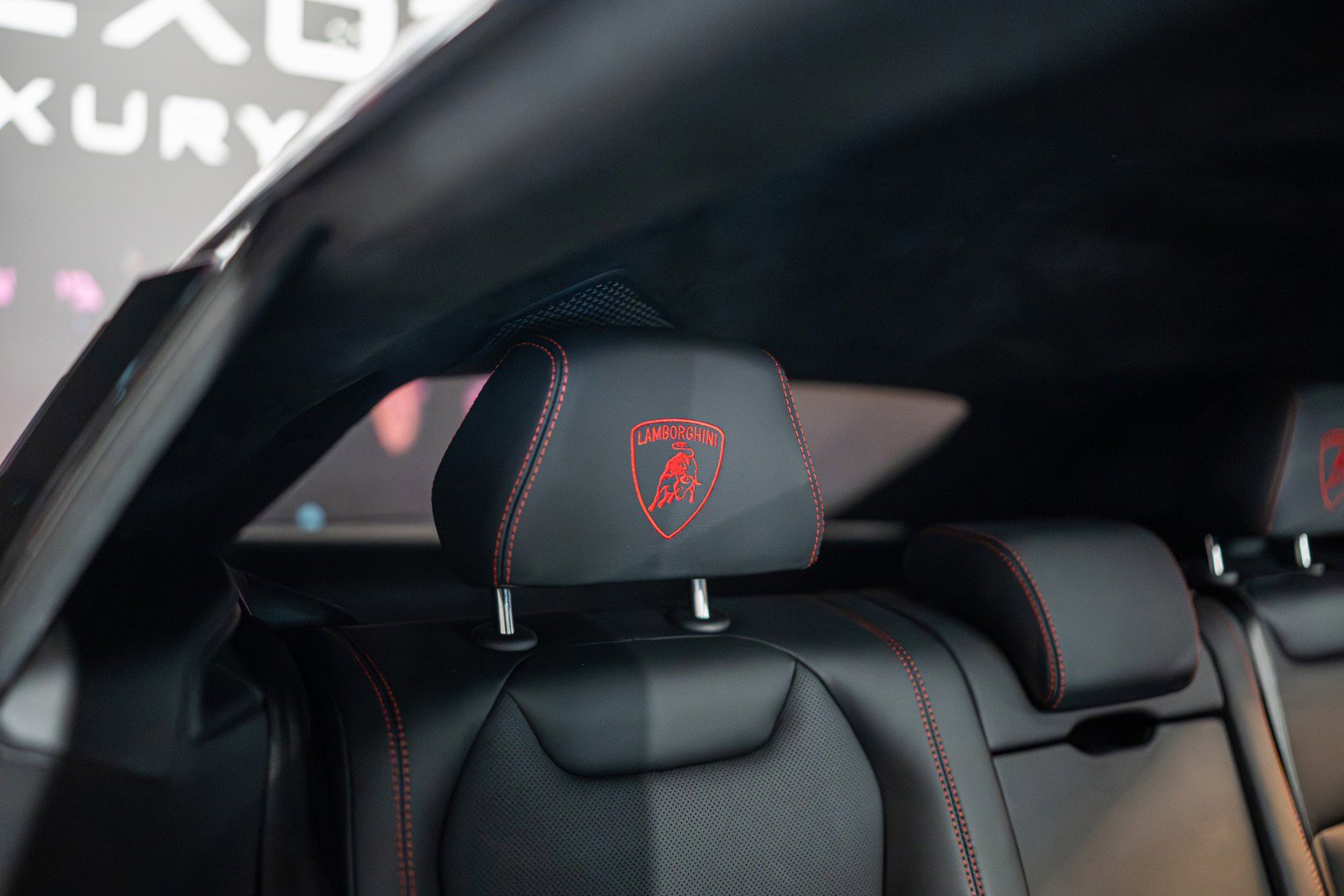 Used 2019 Lamborghini Urus AWD/4WD image 18