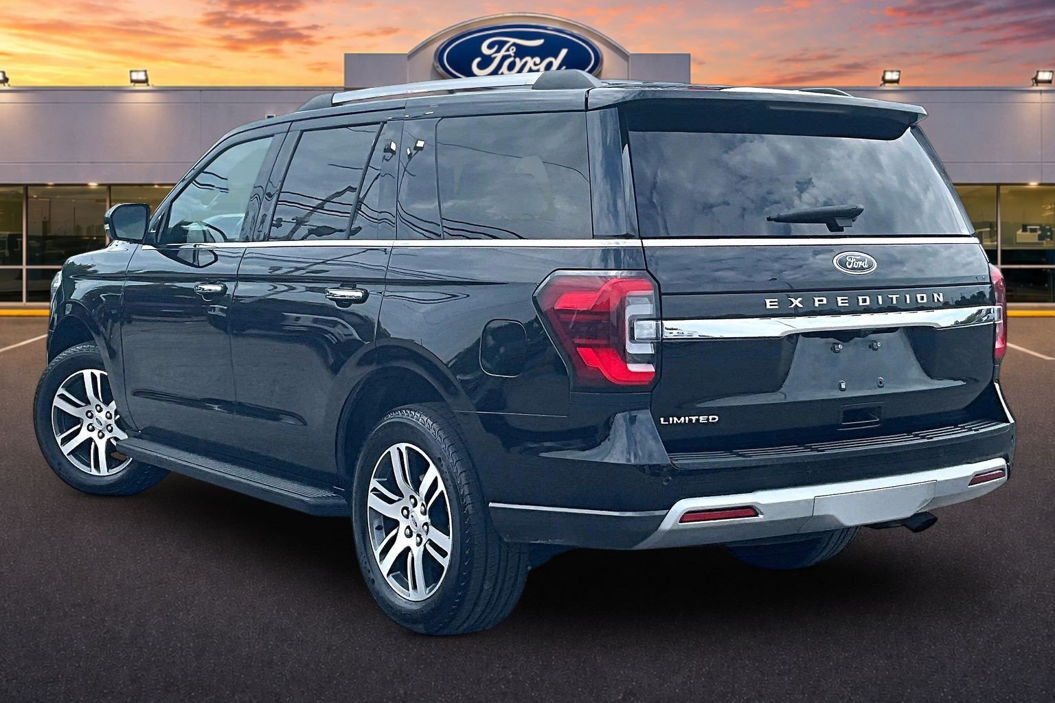 Certified 2024 Ford Expedition Limited AWD/4WD image 2