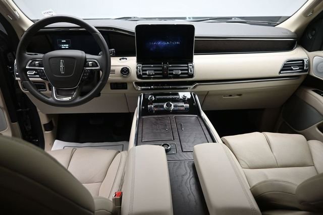 Certified 2021 Lincoln Navigator Reserve w/ Luxury Package AWD/4WD image 23