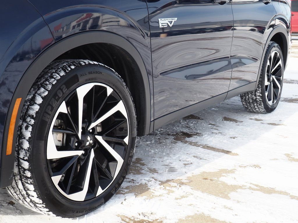 Used 2024 Mitsubishi Outlander 4WD Plug-In Hybrid image 33