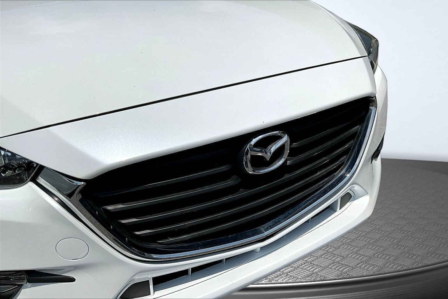 Used 2018 MAZDA MAZDA3 Touring FWD image 32