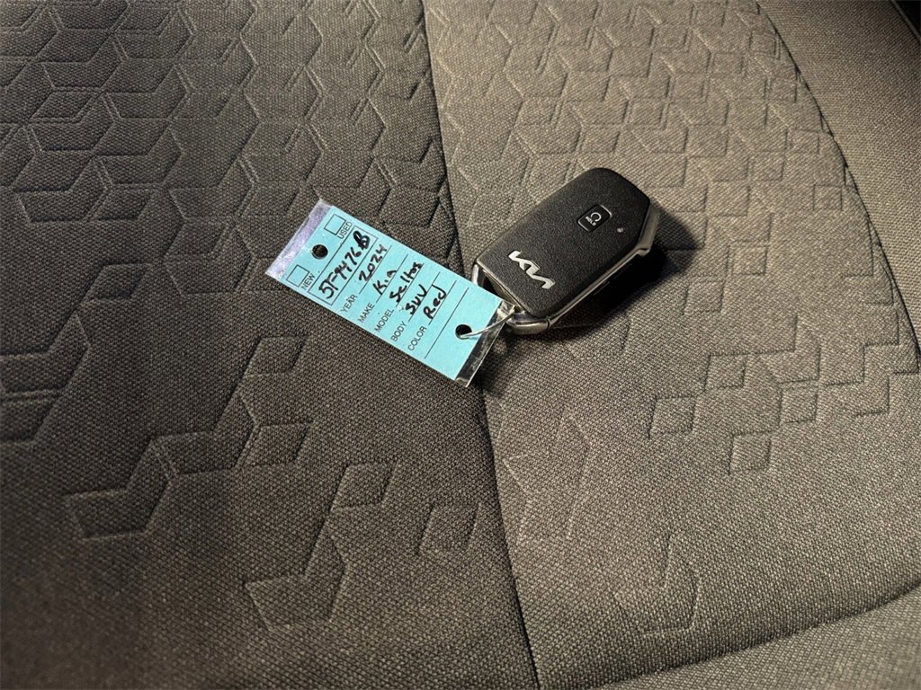 Used 2024 Kia Seltos S image 32