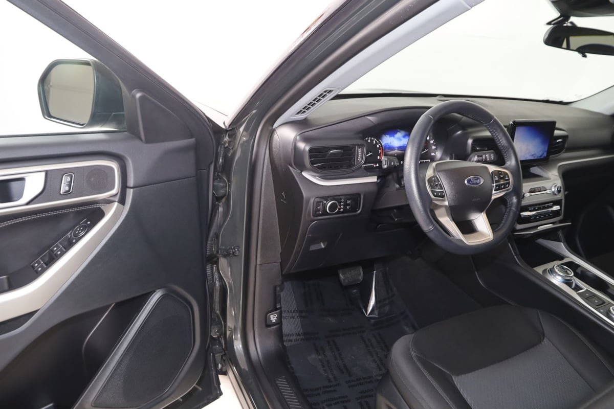 Used 2023 Ford Explorer XLT AWD/4WD image 47