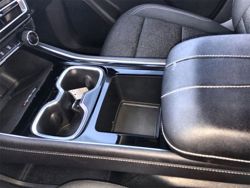 Used 2025 Chevrolet Traverse LT image 21